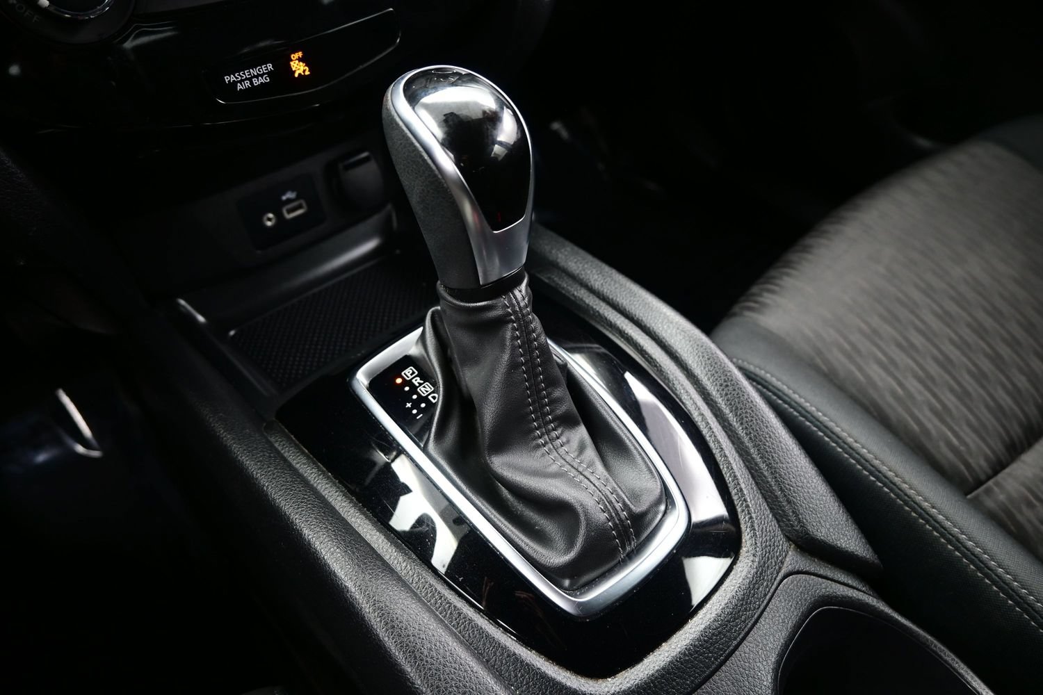 Used 2020 Nissan Rogue S FWD image 19