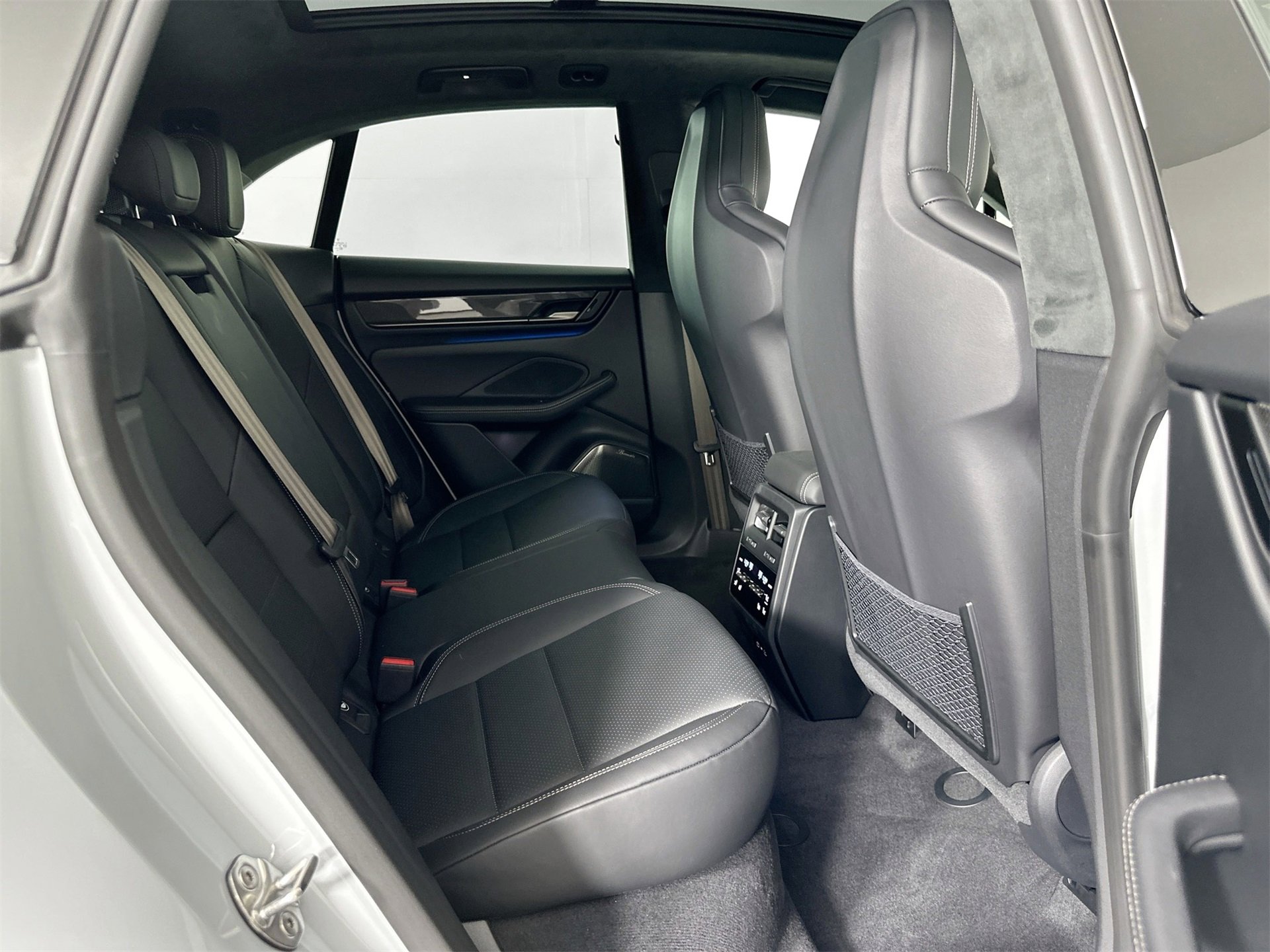 Certified 2025 Porsche Macan Turbo Electric image 29