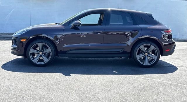 Used 2025 Porsche Macan AWD/4WD image 2