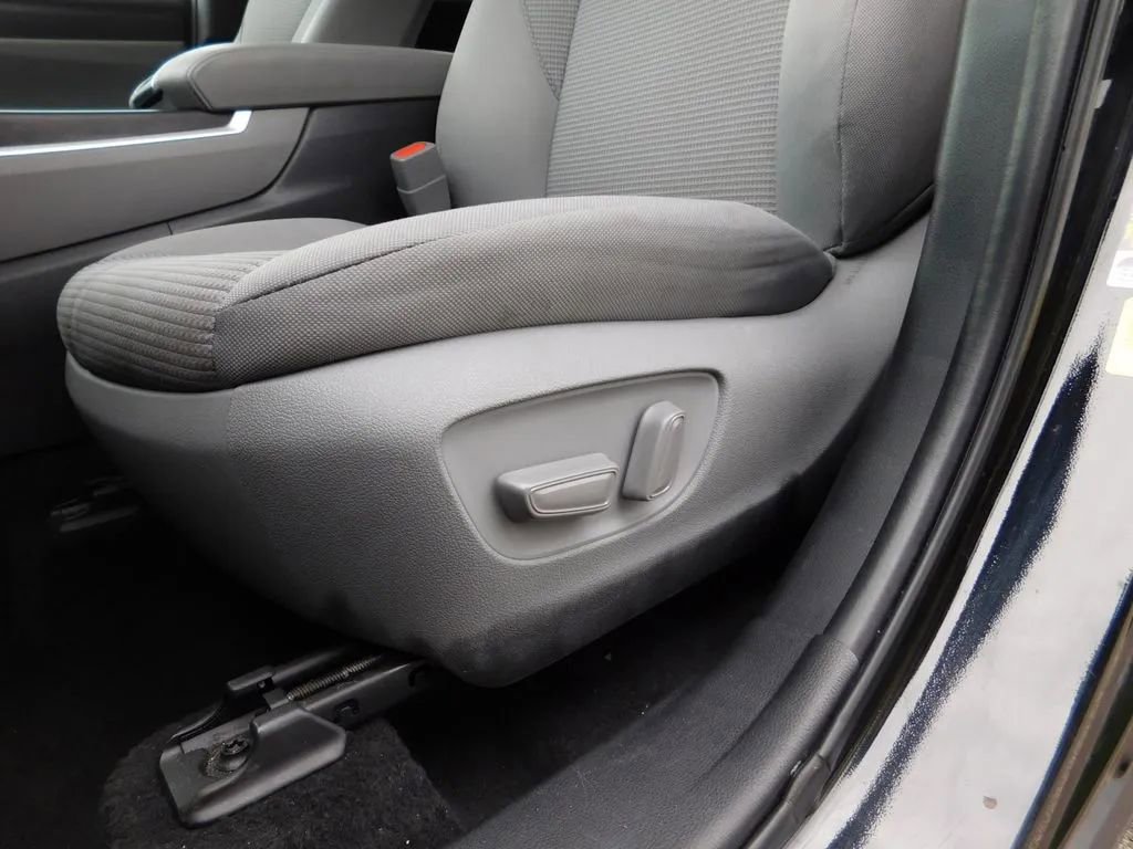 Used 2024 Toyota Highlander LE image 16