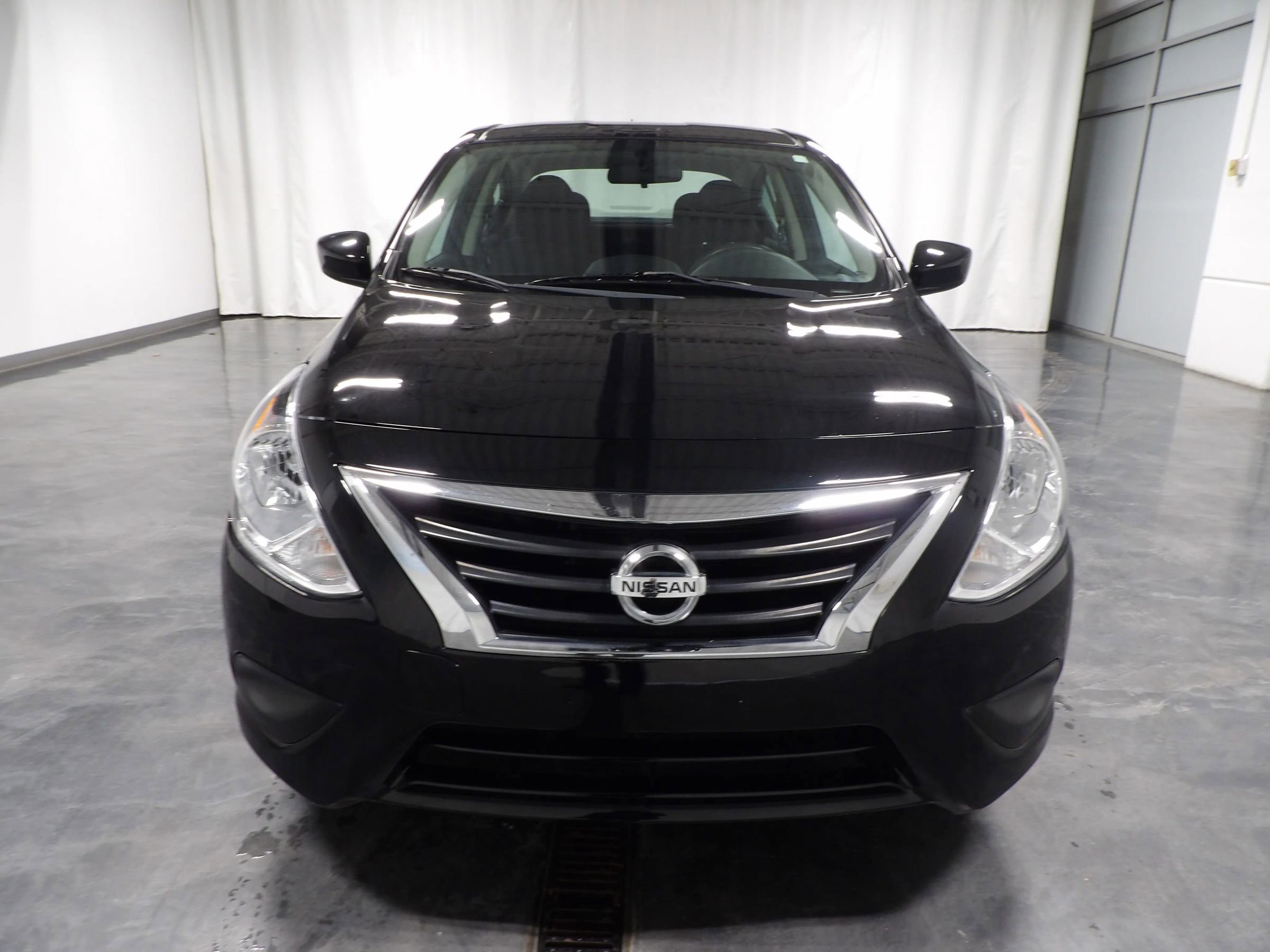 Used 2019 Nissan Versa S Plus image 3