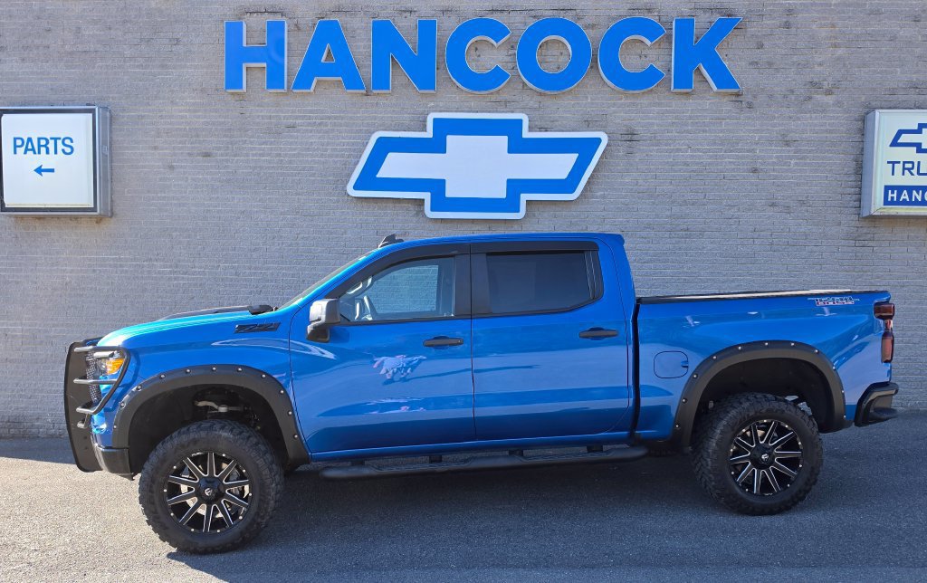 Used 2023 Chevrolet Silverado 1500 Custom Trail Boss AWD/4WD image 1