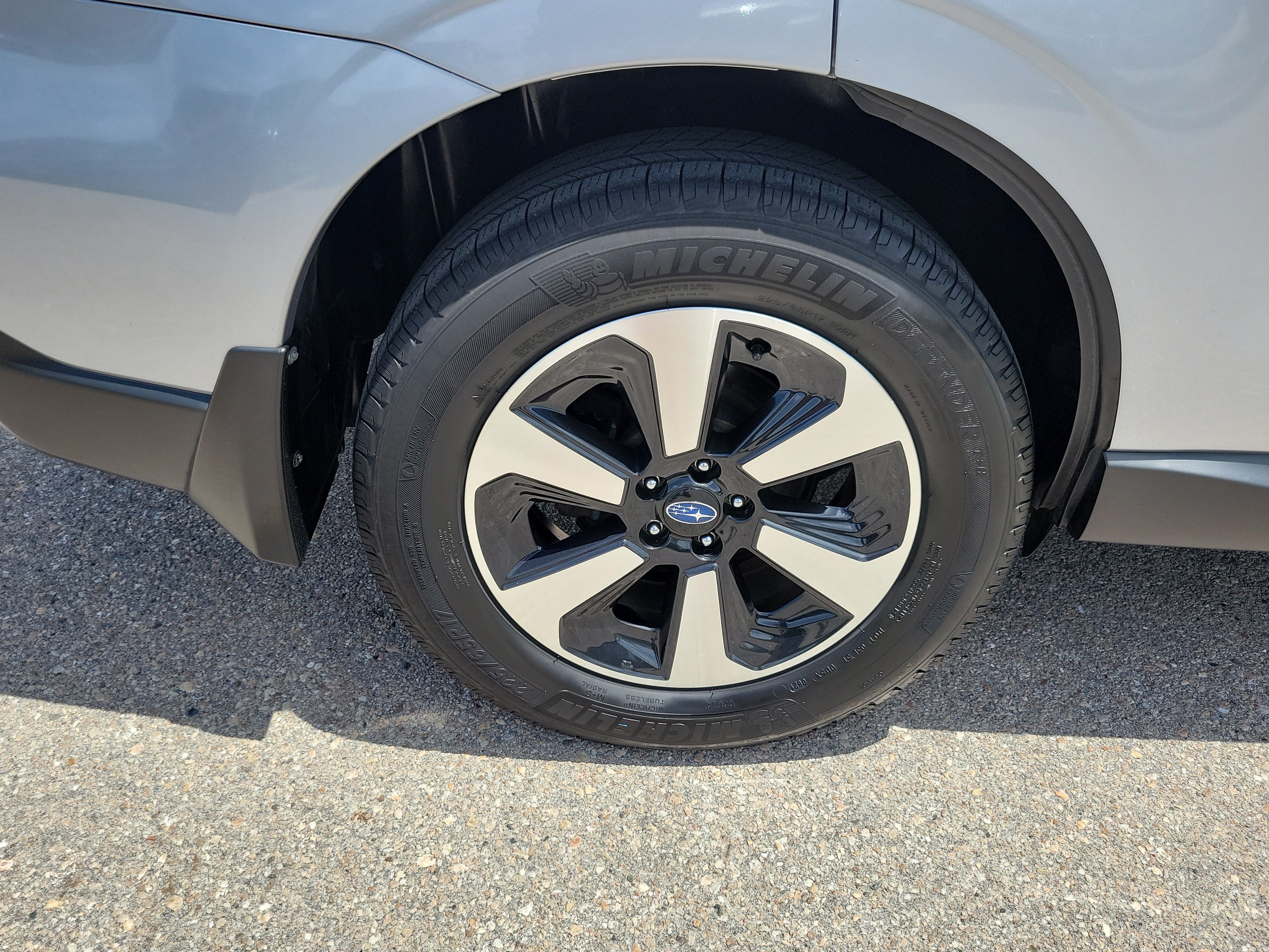 Used 2018 Subaru Forester 2.5i Premium w/ All-Weather Package AWD/4WD image 11