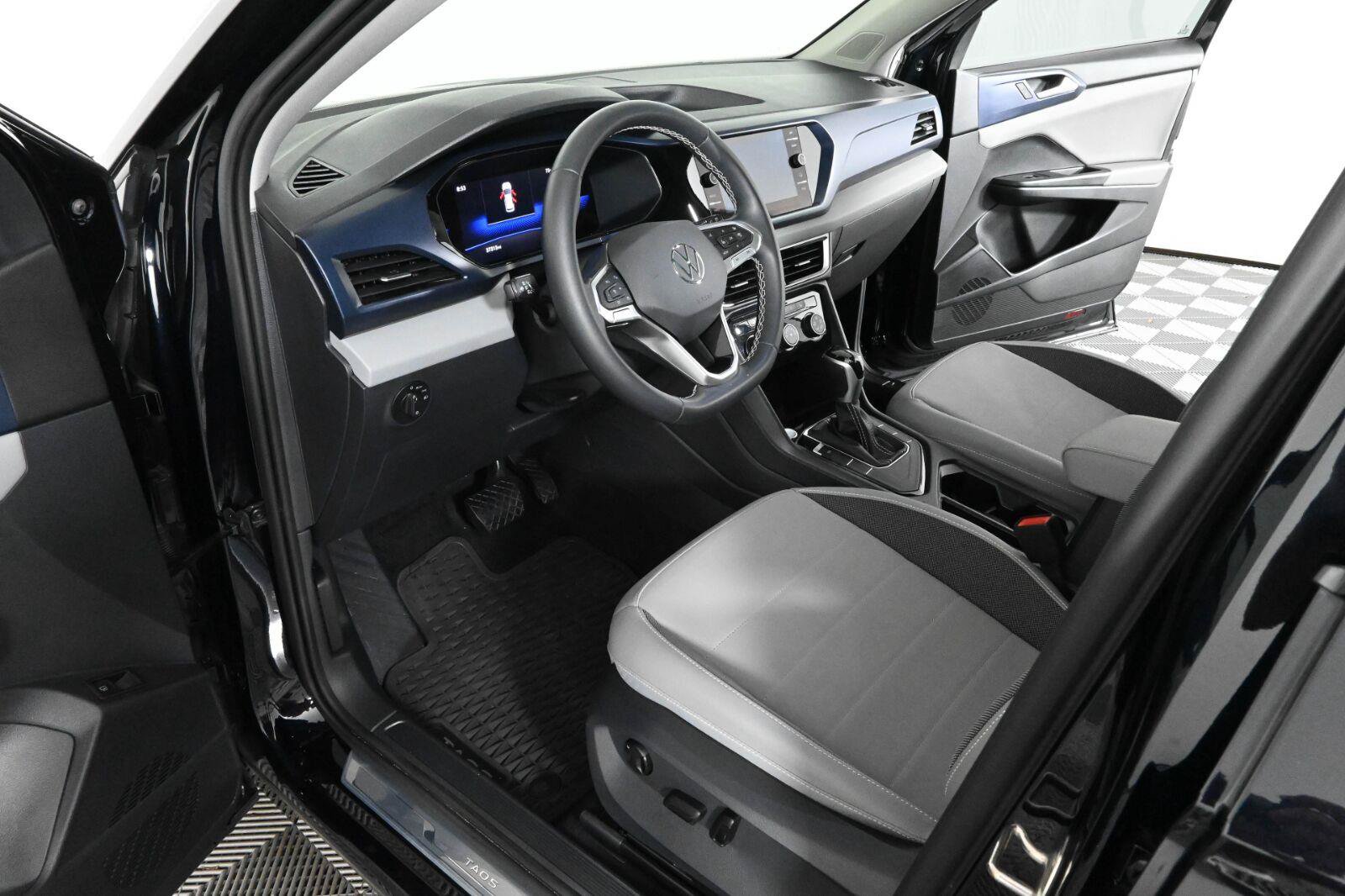 Certified 2023 Volkswagen Taos SE FWD image 17