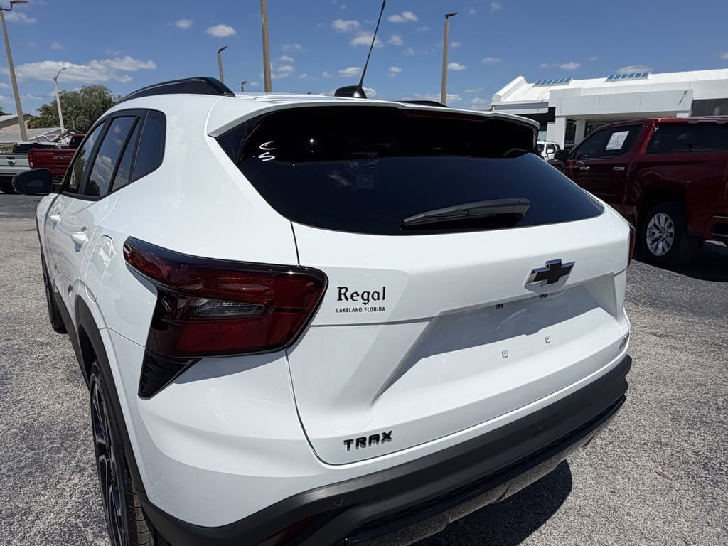Certified 2026 Chevrolet Trax RS w/ Driver Confidence Package FWD image 11