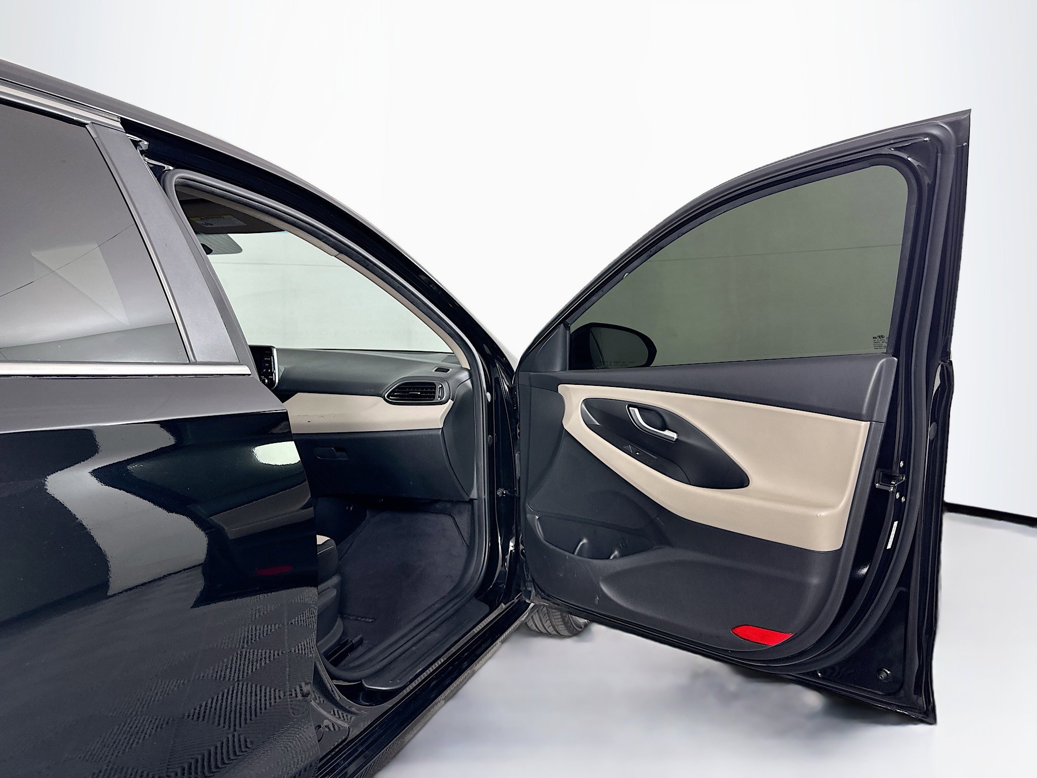 Used 2019 Hyundai Elantra GT image 29