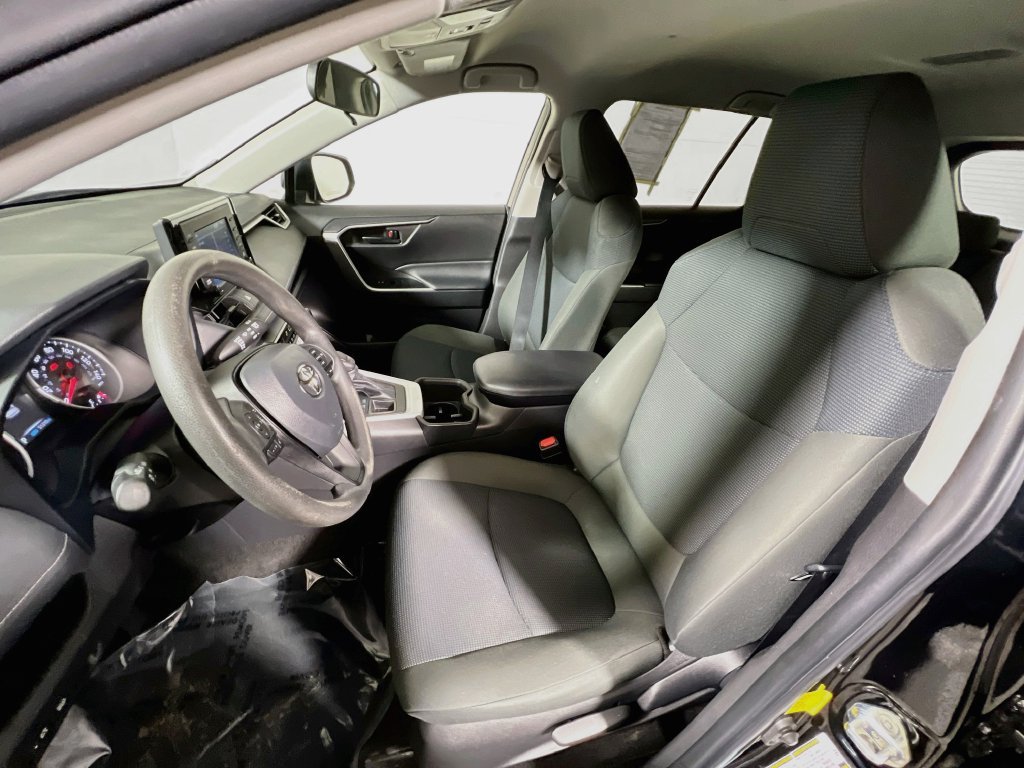 Certified 2022 Toyota RAV4 LE AWD/4WD image 18