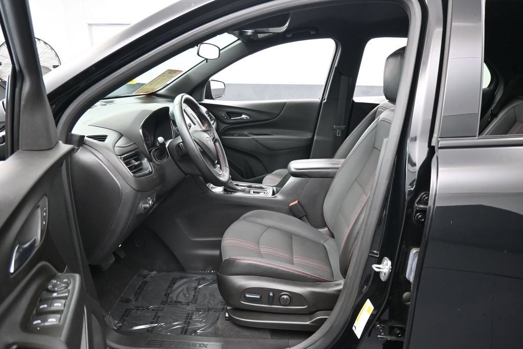 Used 2023 Chevrolet Equinox RS FWD image 11
