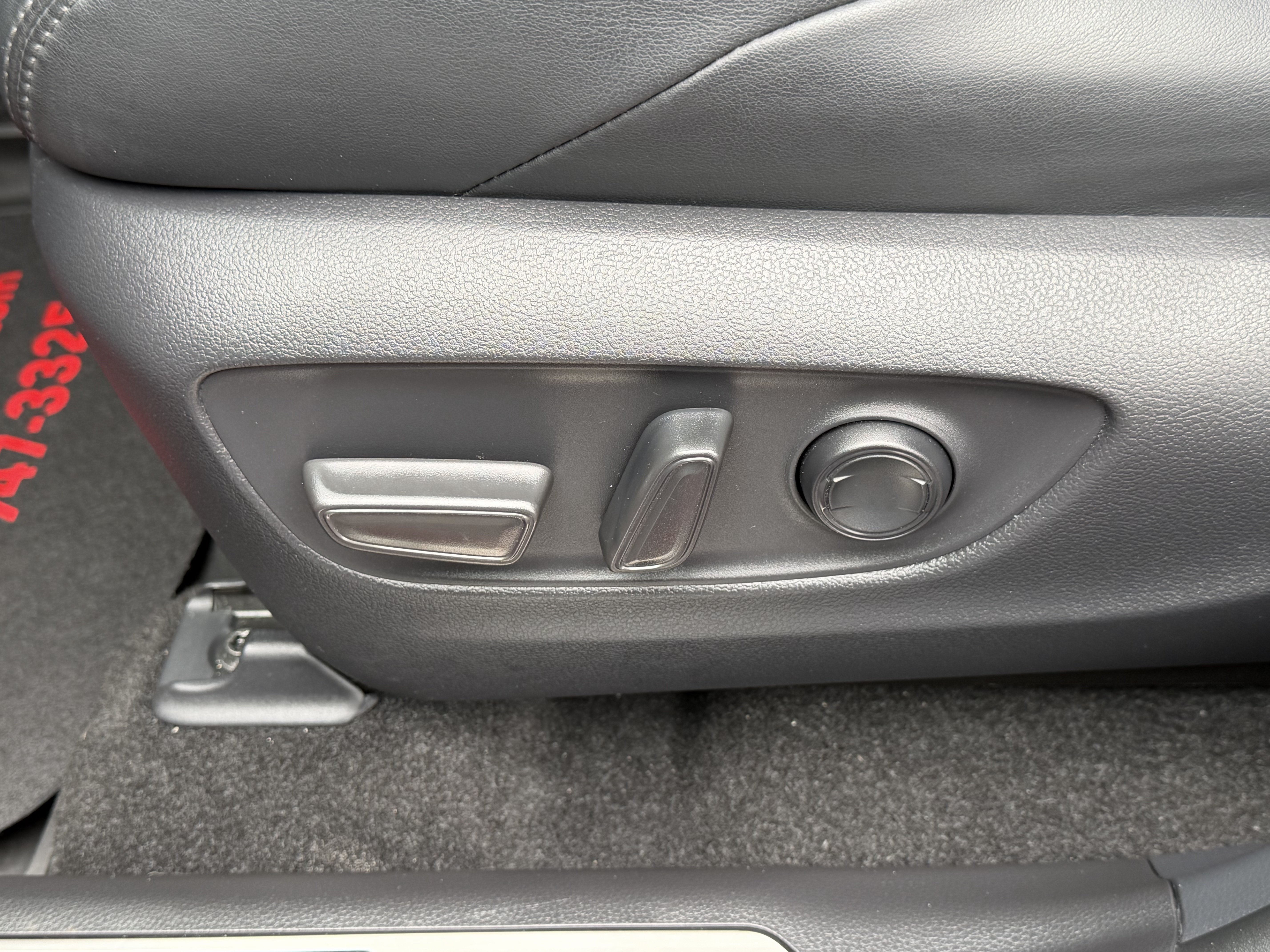 Certified 2024 Toyota Venza XLE AWD/4WD image 24