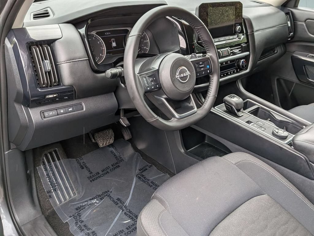 Used 2025 Nissan Pathfinder SV AWD/4WD image 20