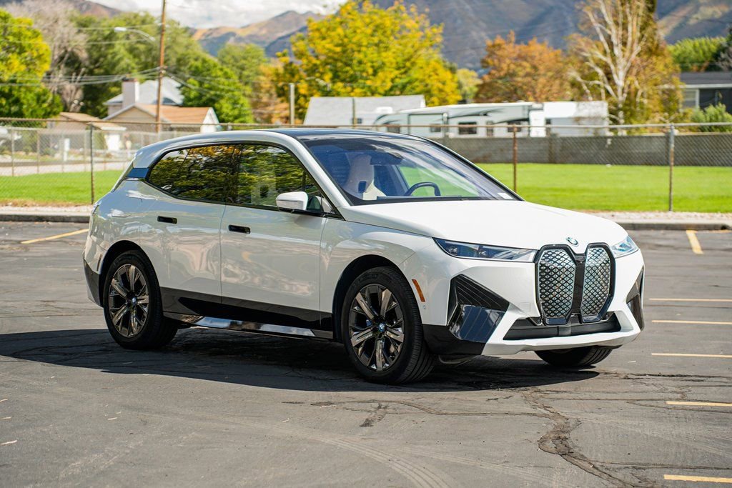 Used 2025 BMW iX xDrive50 w/ Premium Package image 3