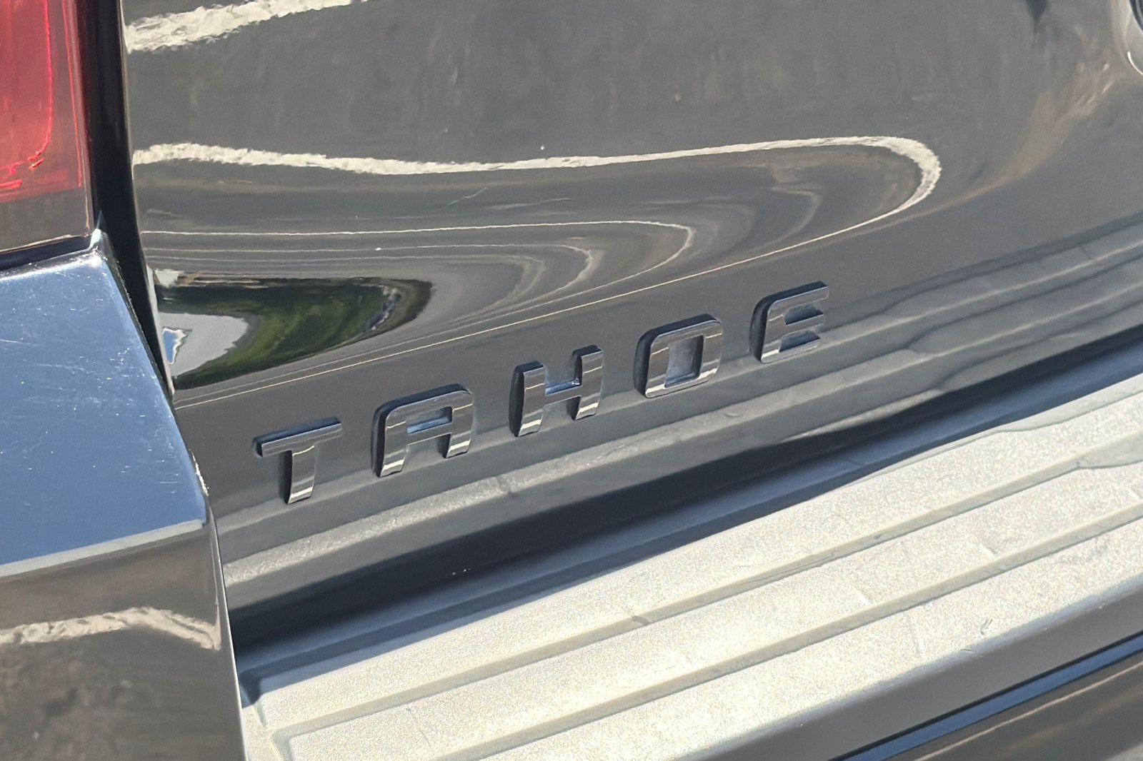 Used 2018 Chevrolet Tahoe Premier w/ RST Edition AWD/4WD image 35