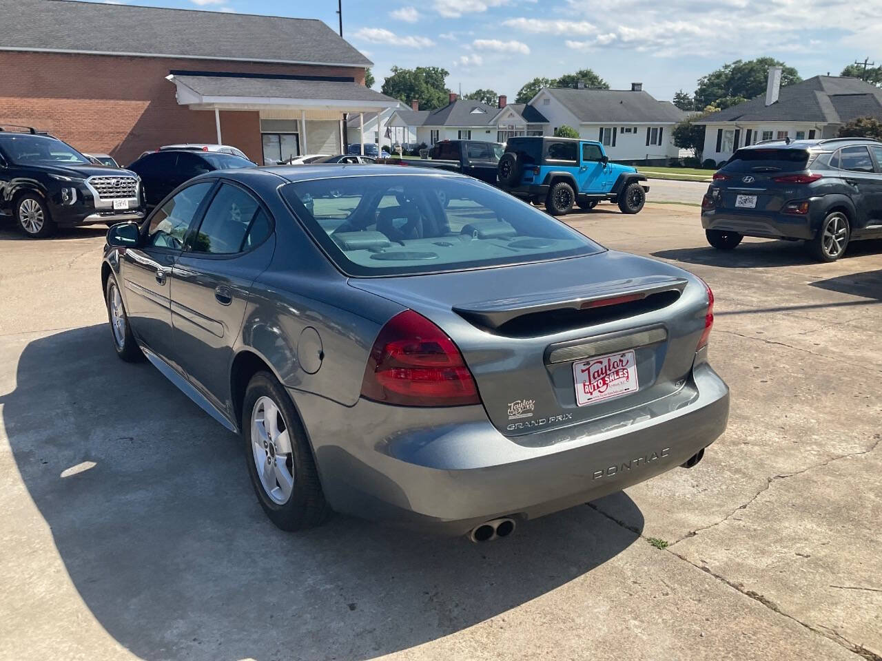 Used 2005 Pontiac Grand Prix GT w/ Leather Trim Package FWD image 5