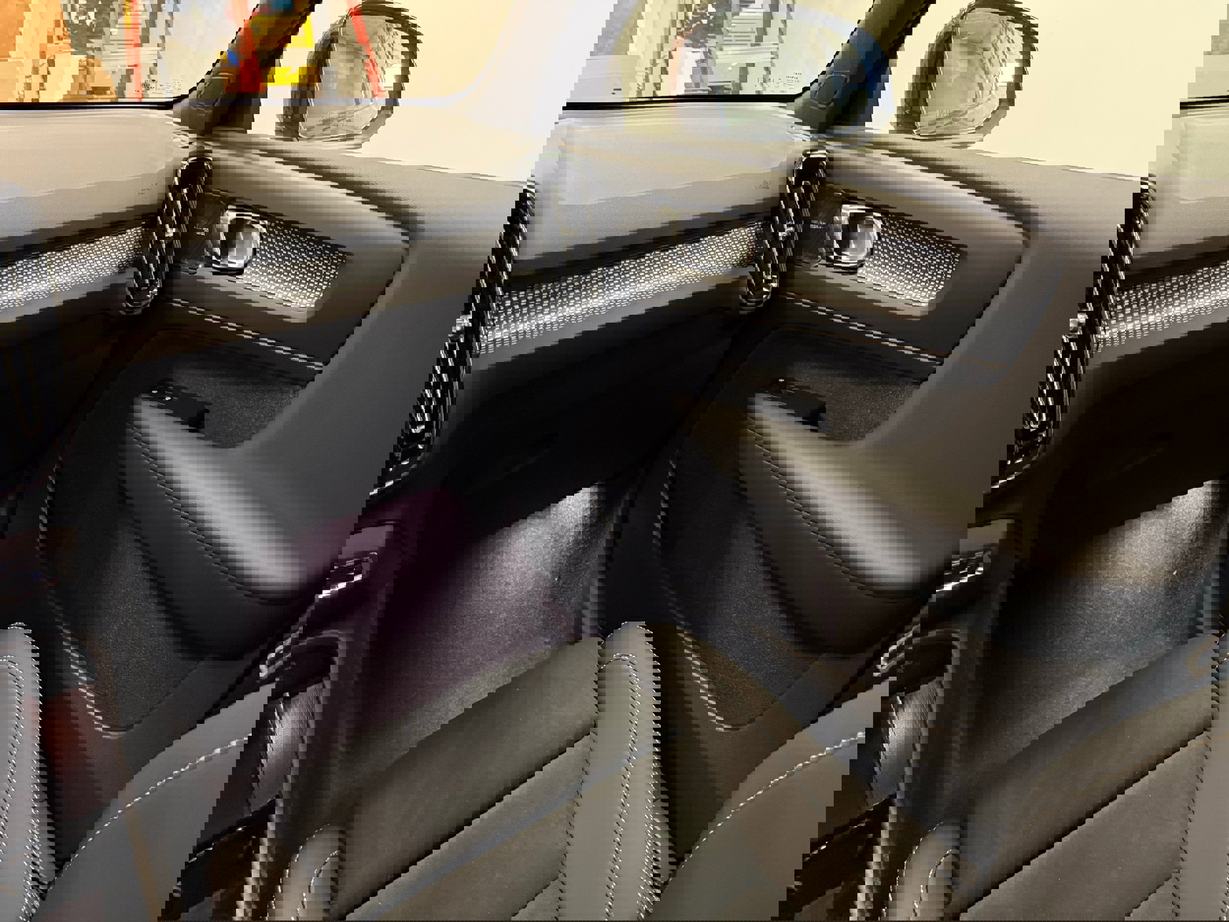 New 2026 Volvo XC40 B5 Ultra w/ Protection Package Premier image 27