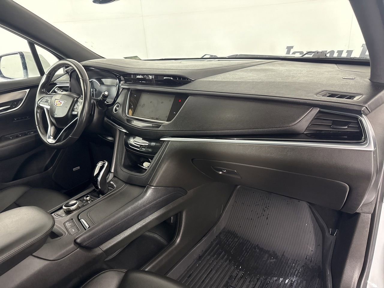 Used 2024 Cadillac XT6 Luxury w/ LPO, Floor Liner Package image 31