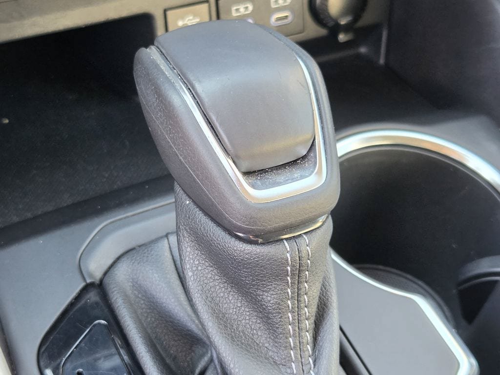 Used 2022 Toyota Highlander XLE FWD image 21