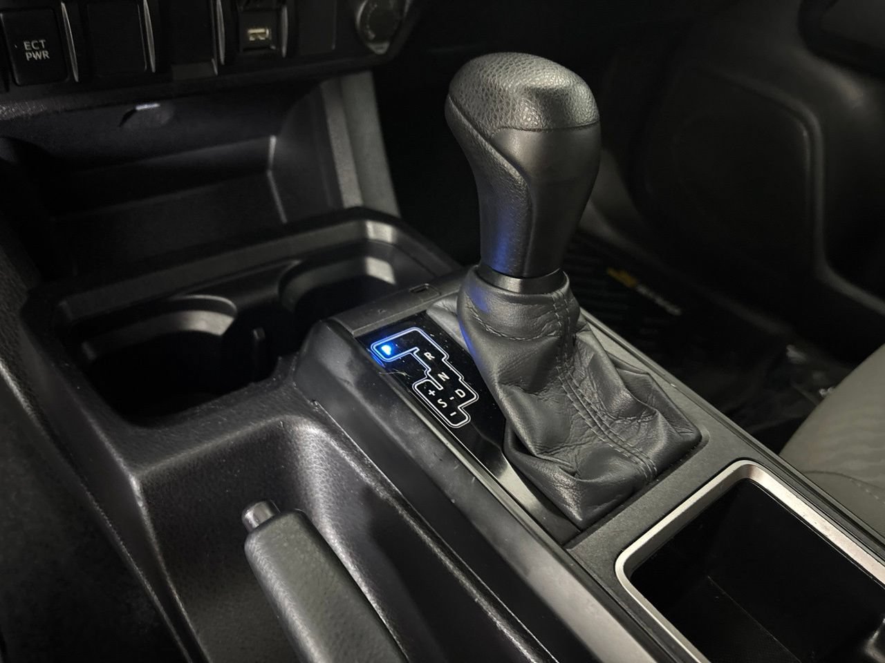Used 2023 Toyota Tacoma SR w/ SR Convenience Package RWD image 18