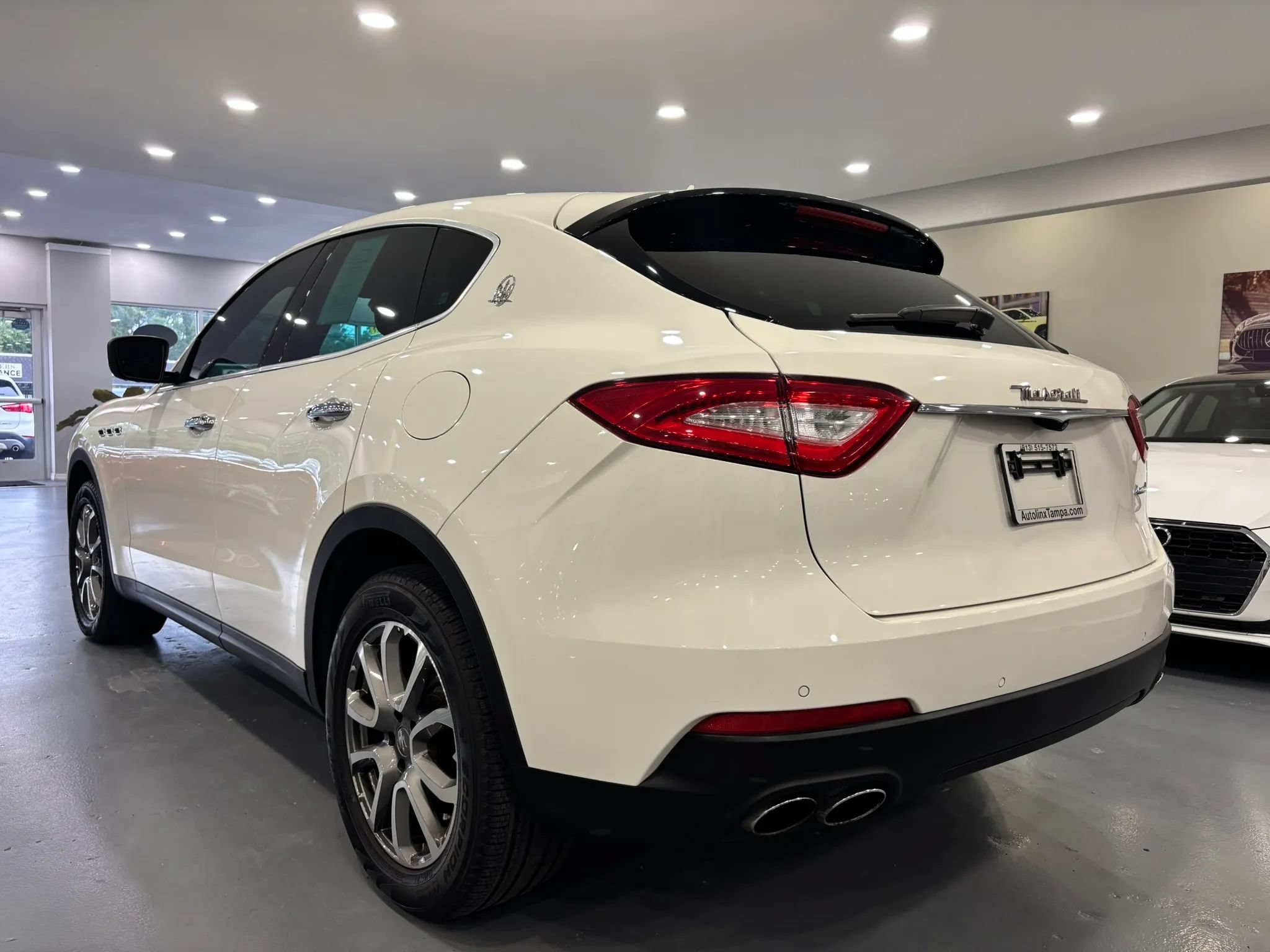 Used 2017 Maserati Levante AWD/4WD image 5