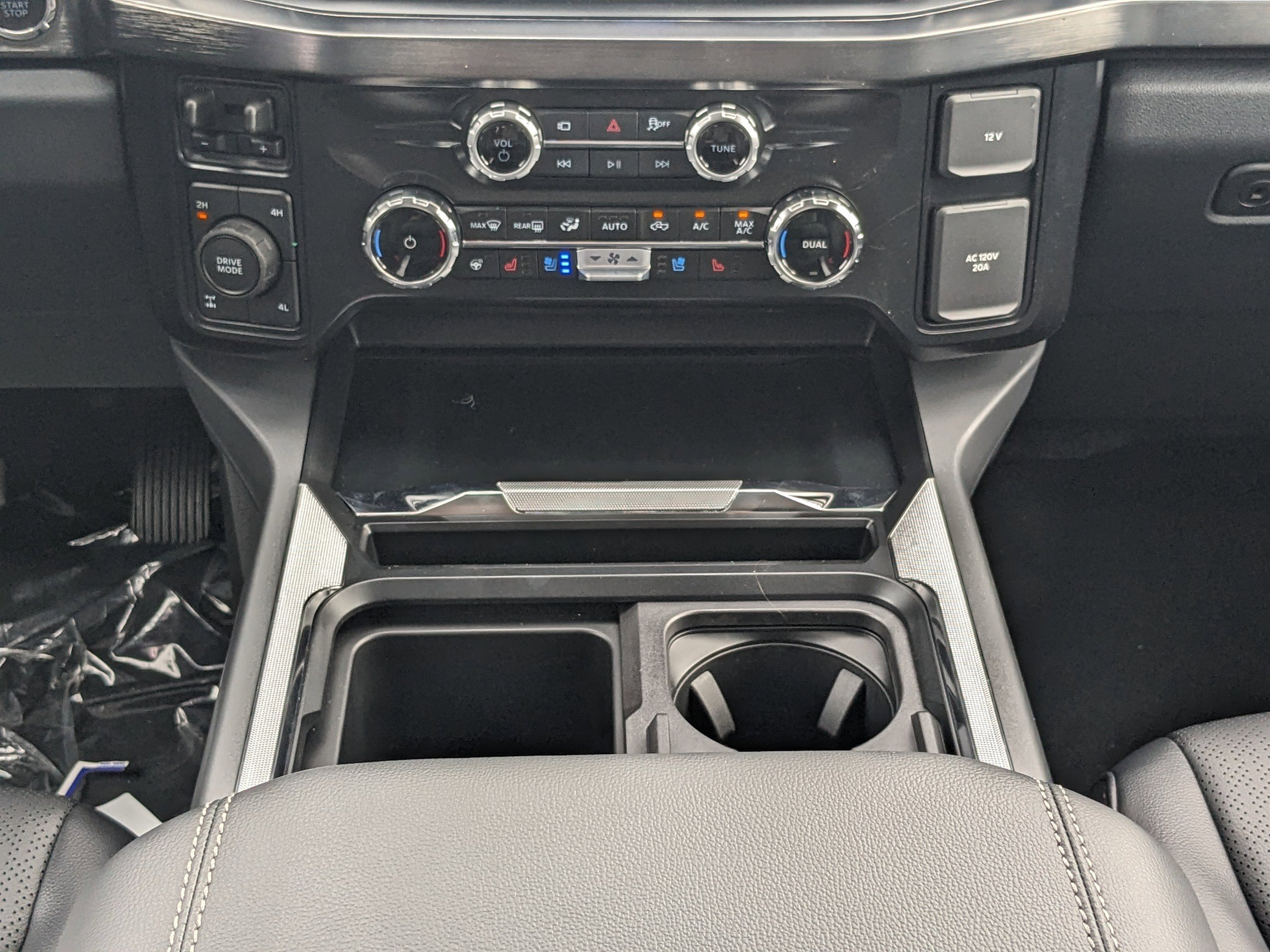 New 2025 Ford F350 Lariat w/ Black Appearance Package image 18