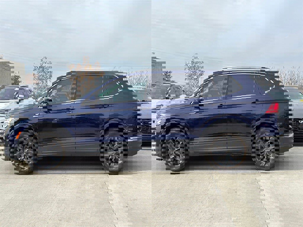 Certified 2022 Volkswagen Tiguan SE w/ Panoramic Sunroof Package image 8