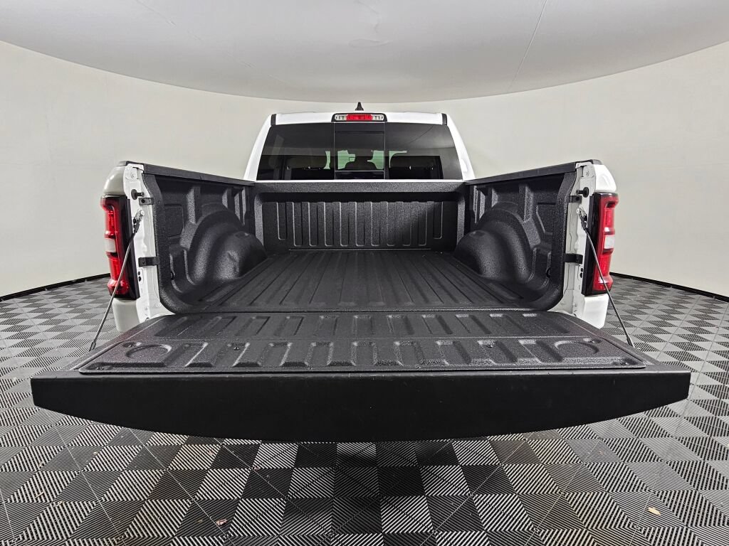 Used 2025 RAM 1500 Big Horn AWD/4WD image 15