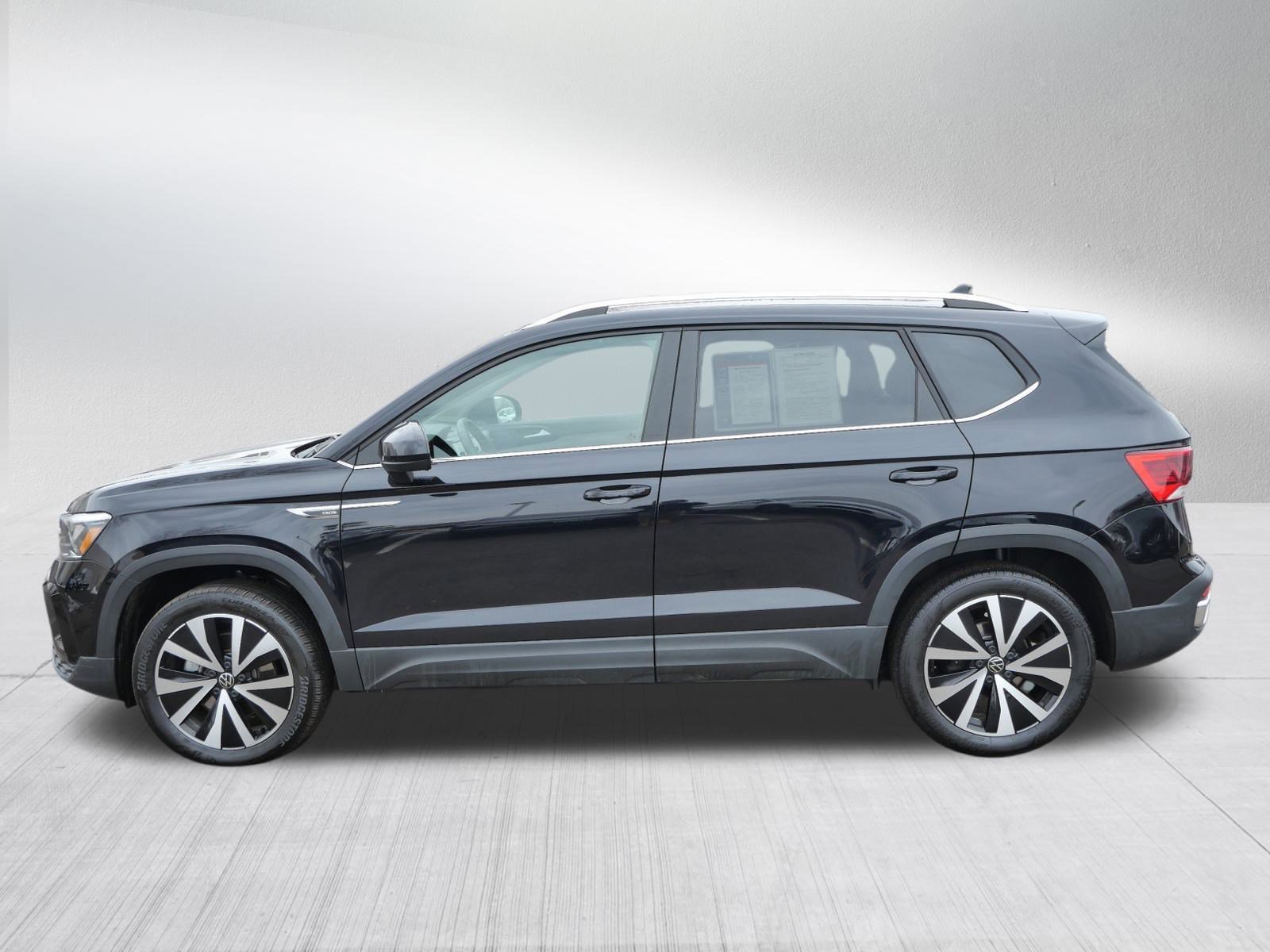 Certified 2023 Volkswagen Taos SE w/ Panoramic Sunroof Package image 4