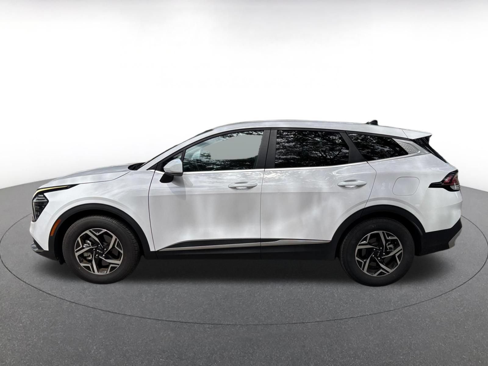 Used 2025 Kia Sportage LX FWD image 8