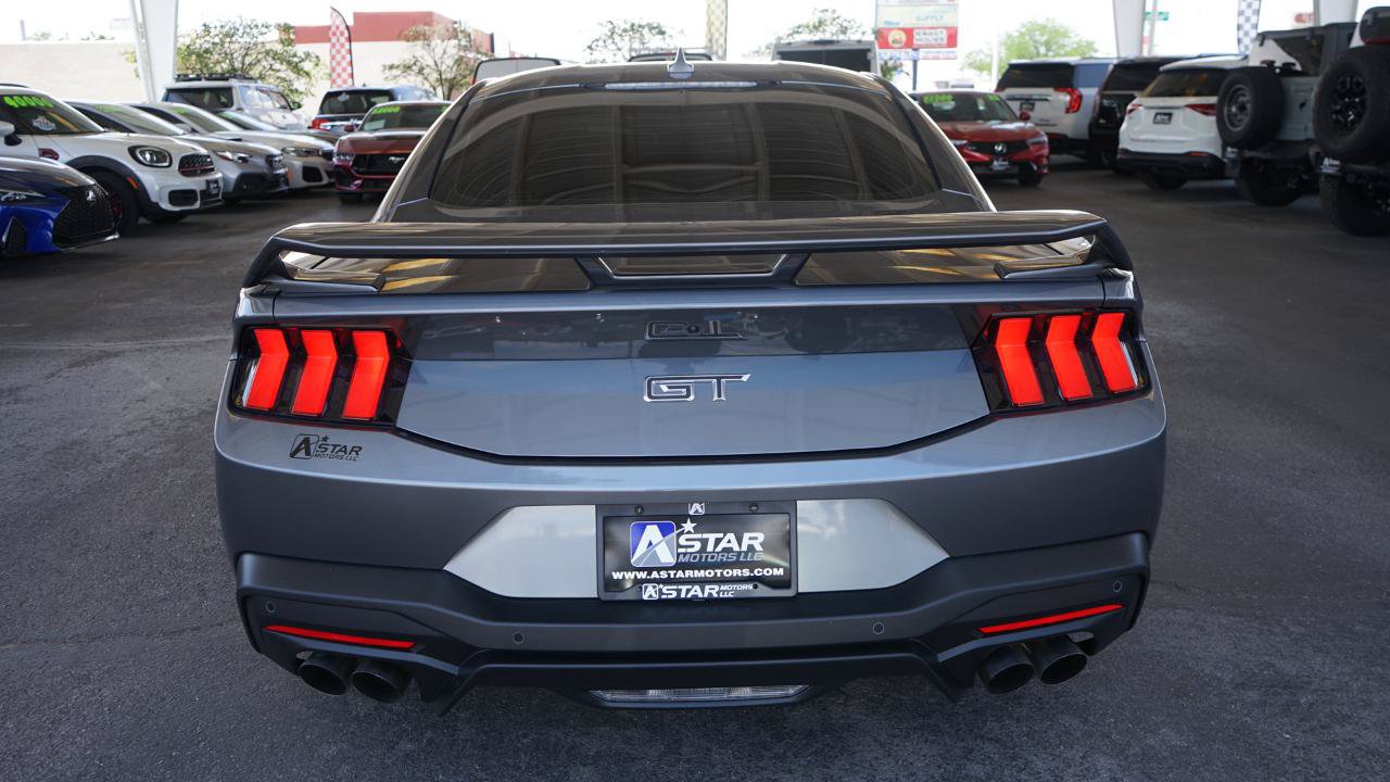 Used 2025 Ford Mustang GT Premium w/ GT Performance Package RWD image 4