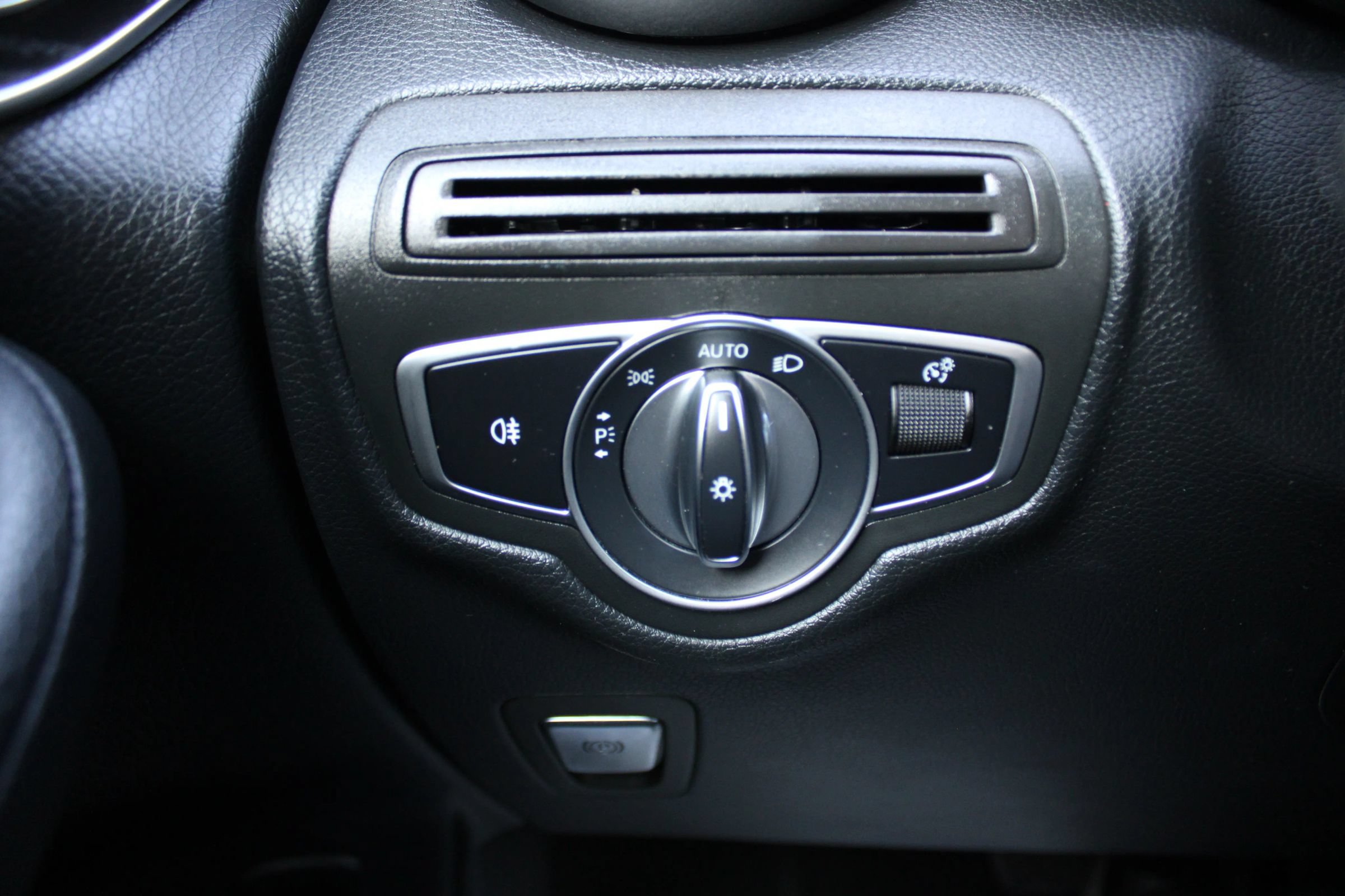 Used 2018 Mercedes-Benz GLC 300 4MATIC image 26