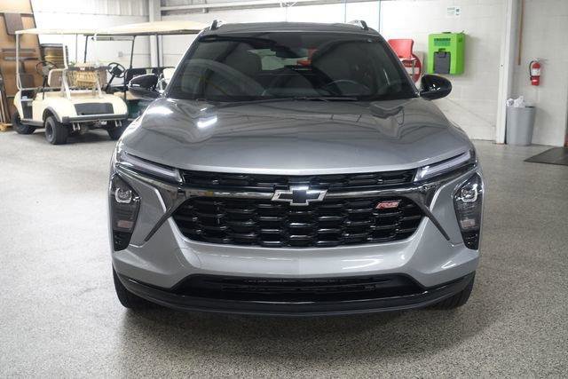 Used 2024 Chevrolet Trax RS w/ Driver Confidence Package FWD image 2