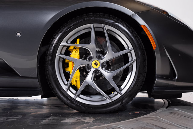 Used 2019 Ferrari 812 Superfast RWD image 22