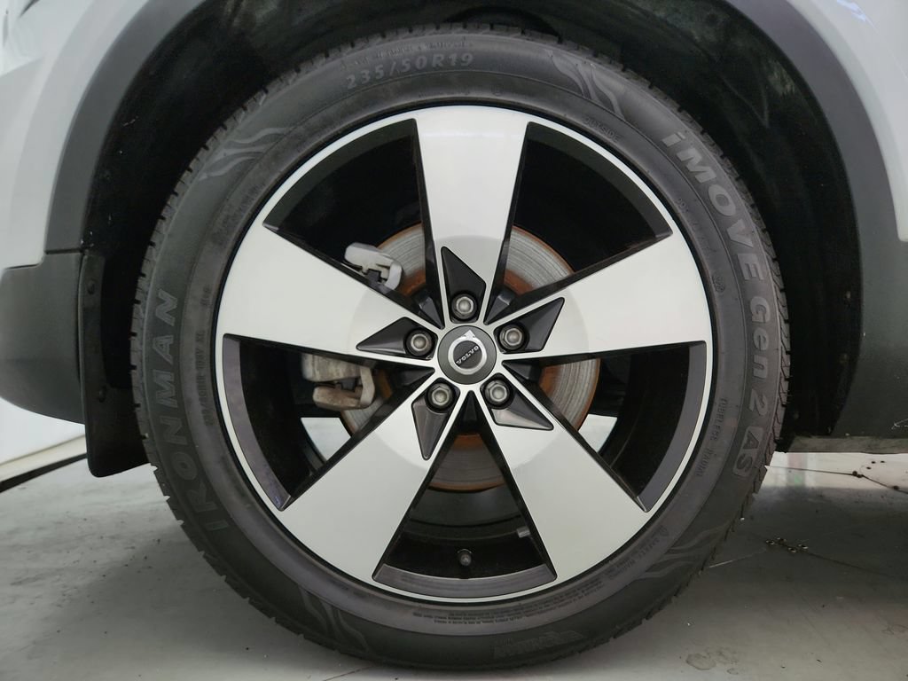 Used 2020 Volvo XC40 T5 Momentum AWD/4WD image 33