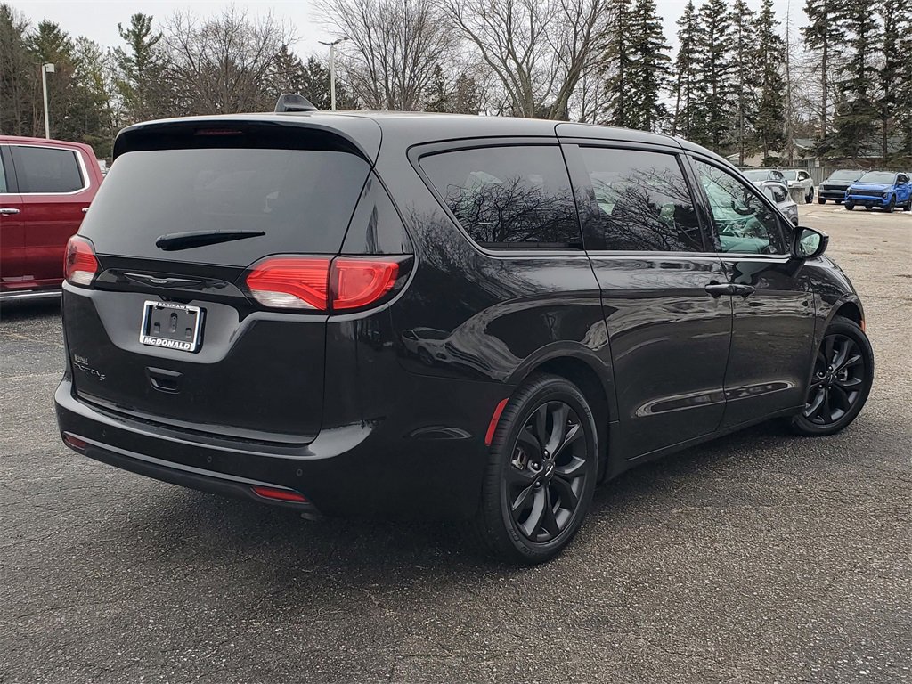 Used 2019 Chrysler Pacifica Touring Plus w/ S Appearance Package image 3