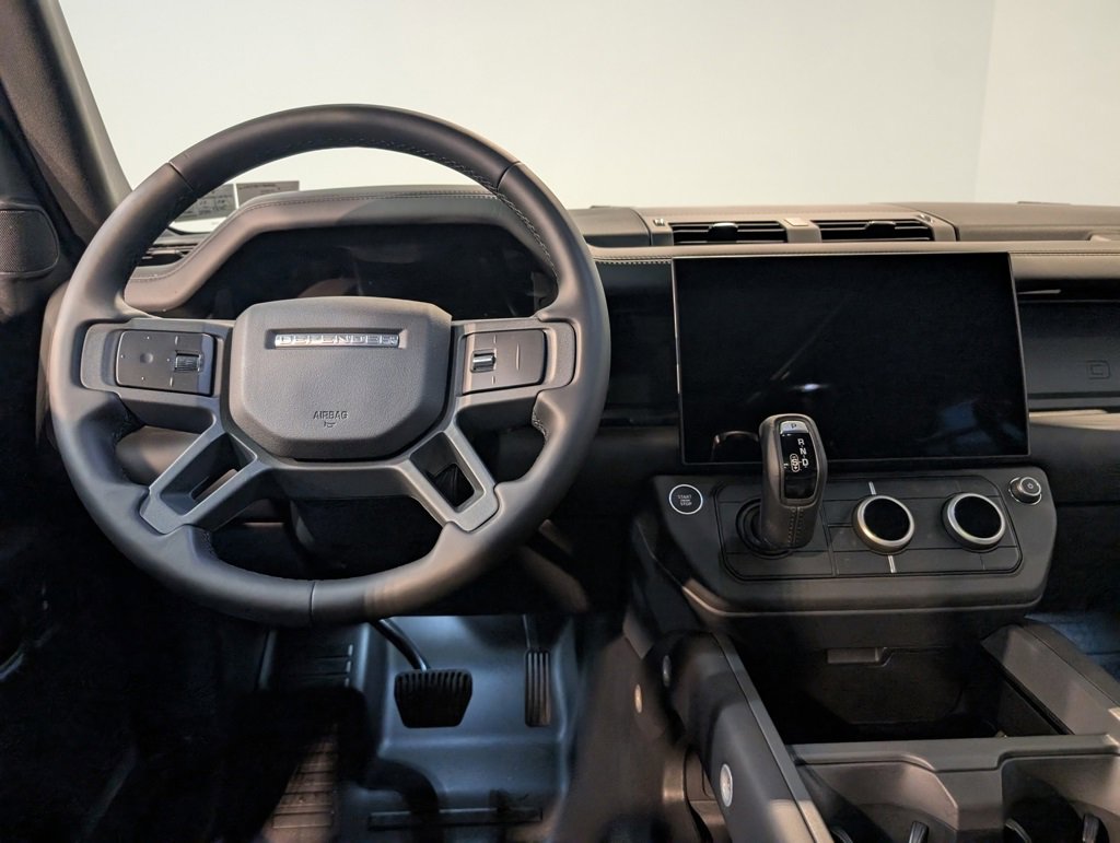 New 2026 Land Rover Defender 130 X-Dynamic SE image 13