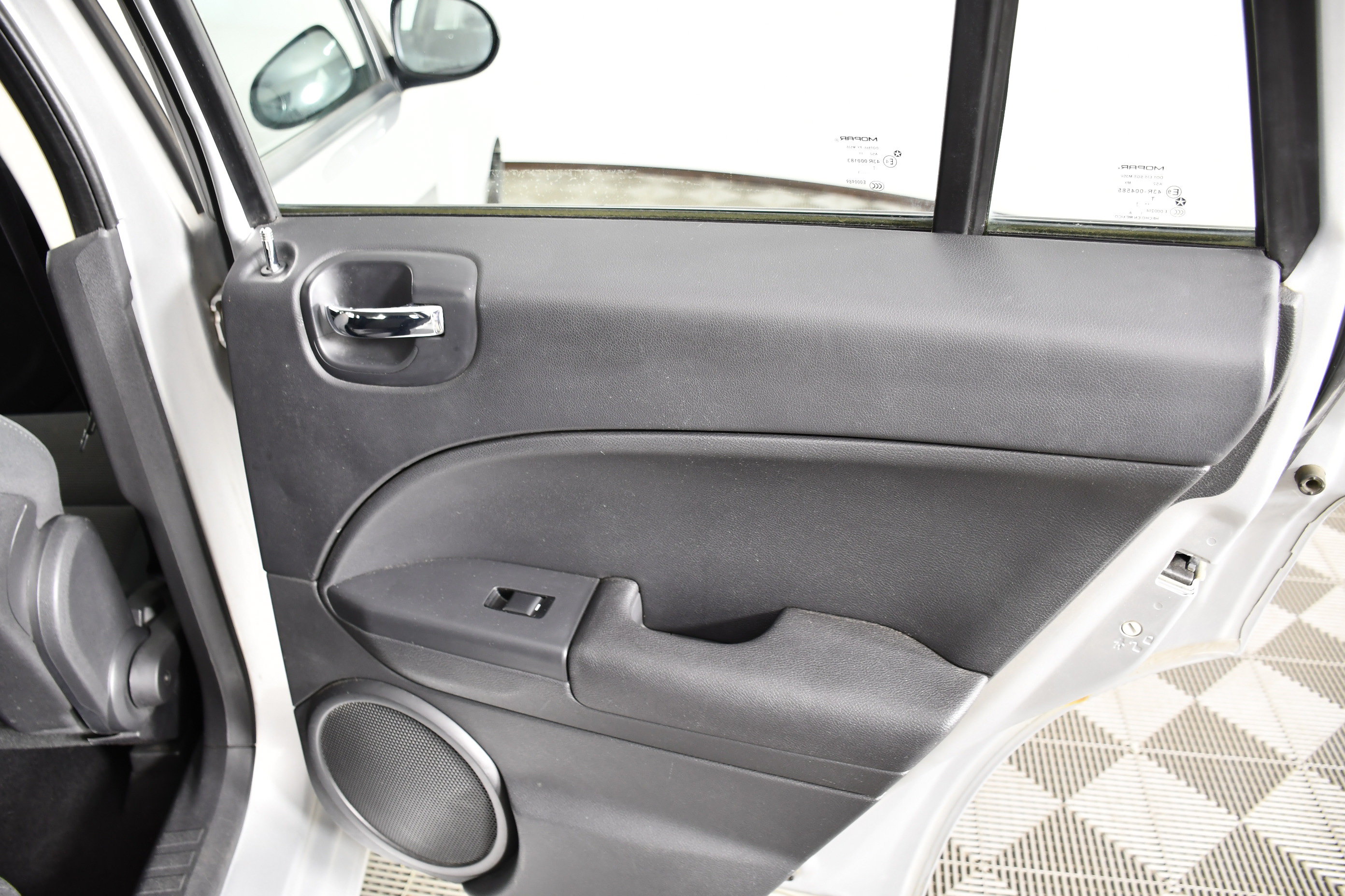 Used 2011 Dodge Caliber Mainstreet FWD image 33