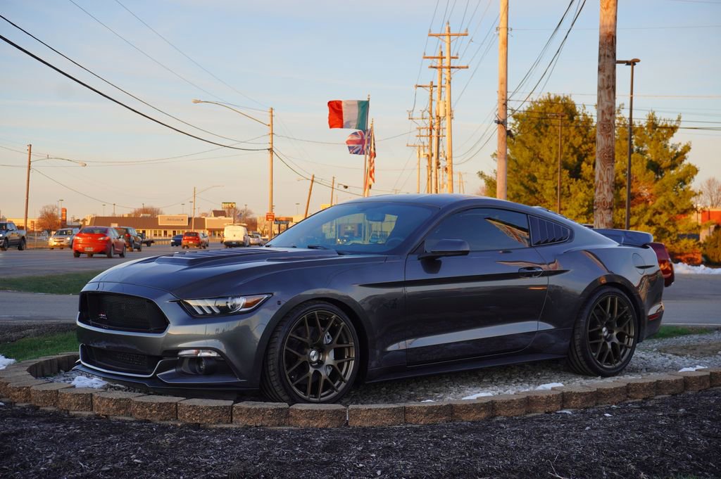 Used 2015 Ford Mustang GT image 1