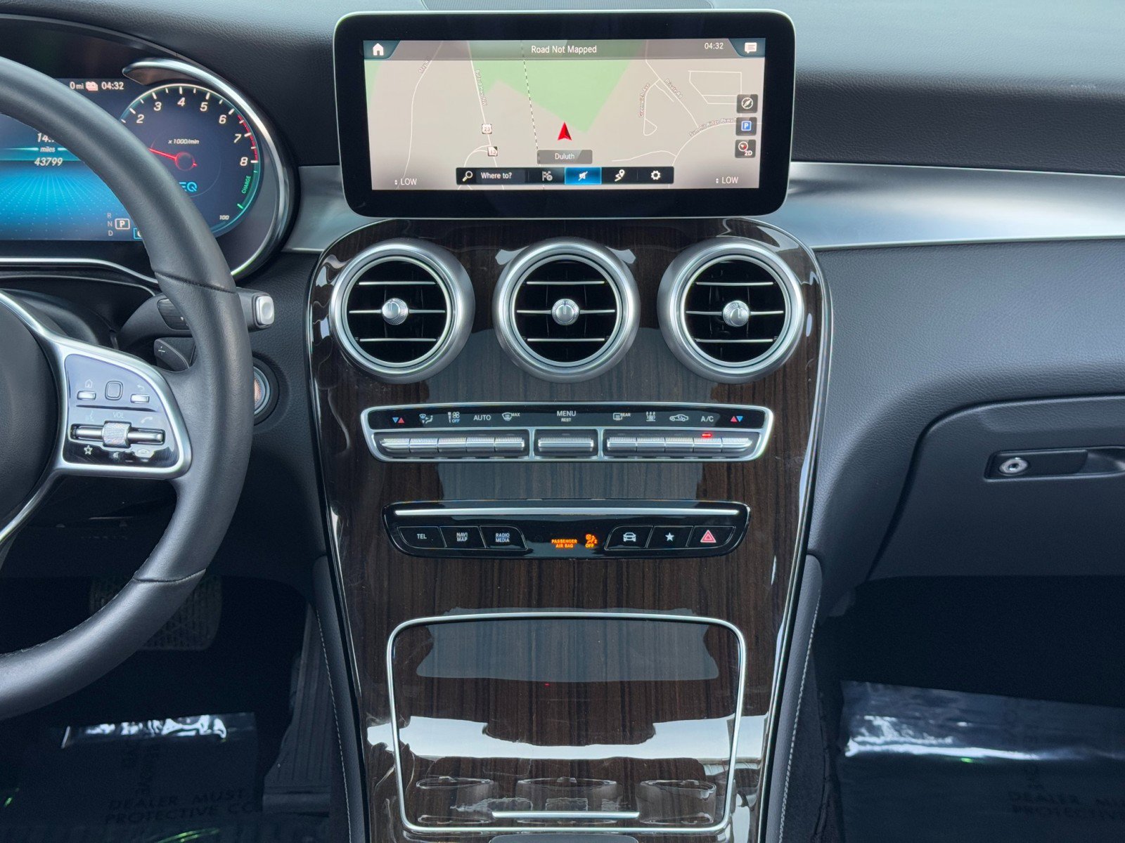 Used 2020 Mercedes-Benz GLC 350e 4MATIC image 24