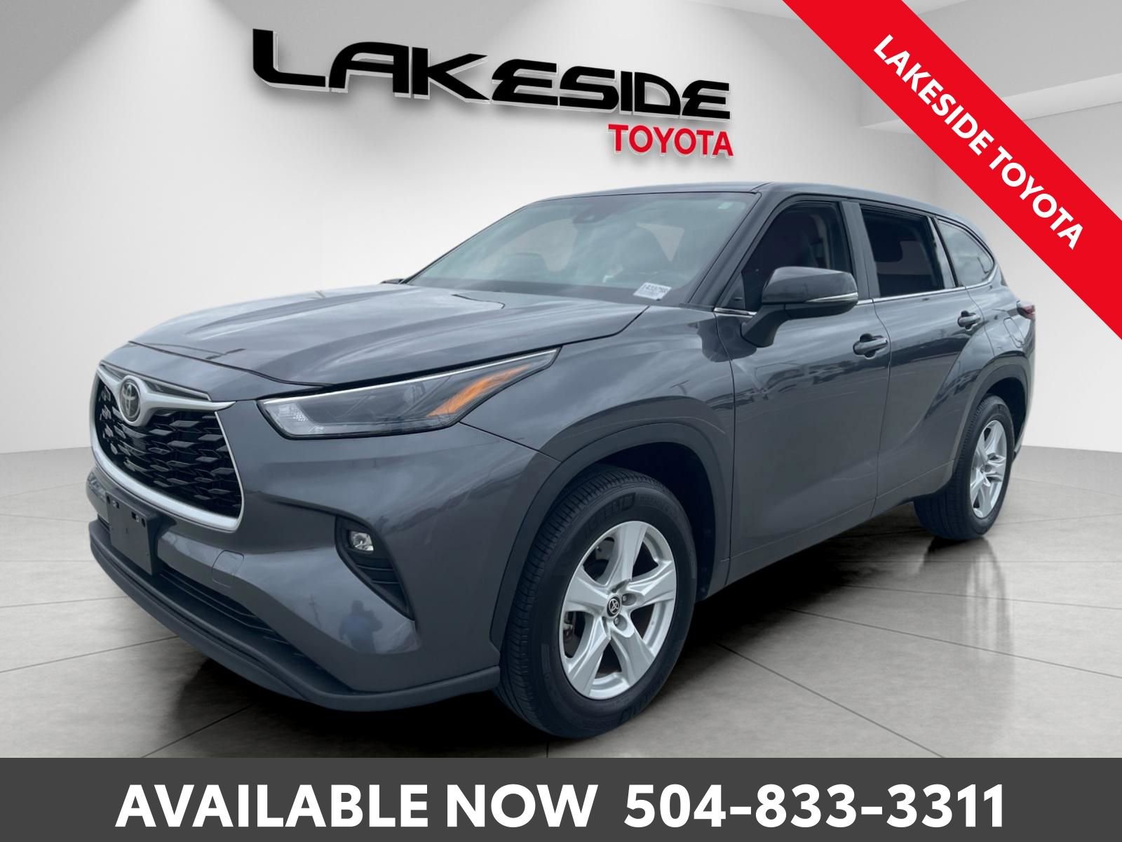 Used 2025 Toyota Highlander LE image 2