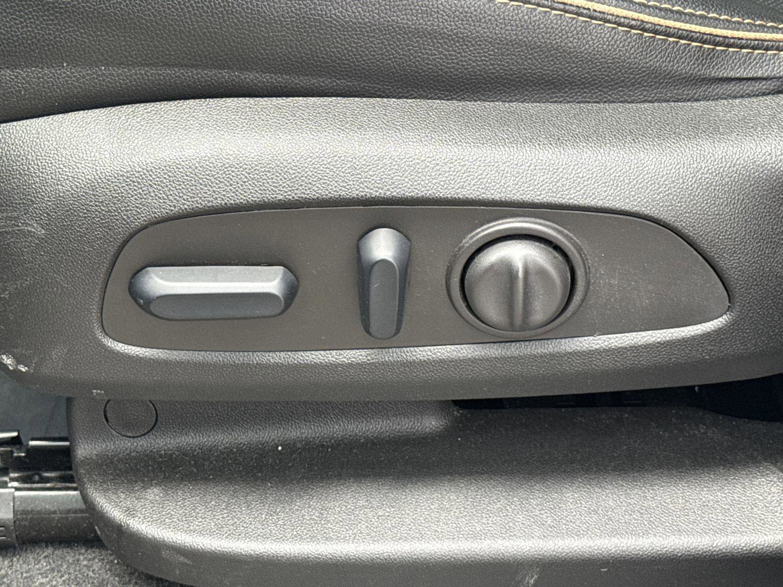 Used 2024 GMC Terrain AT4 image 16