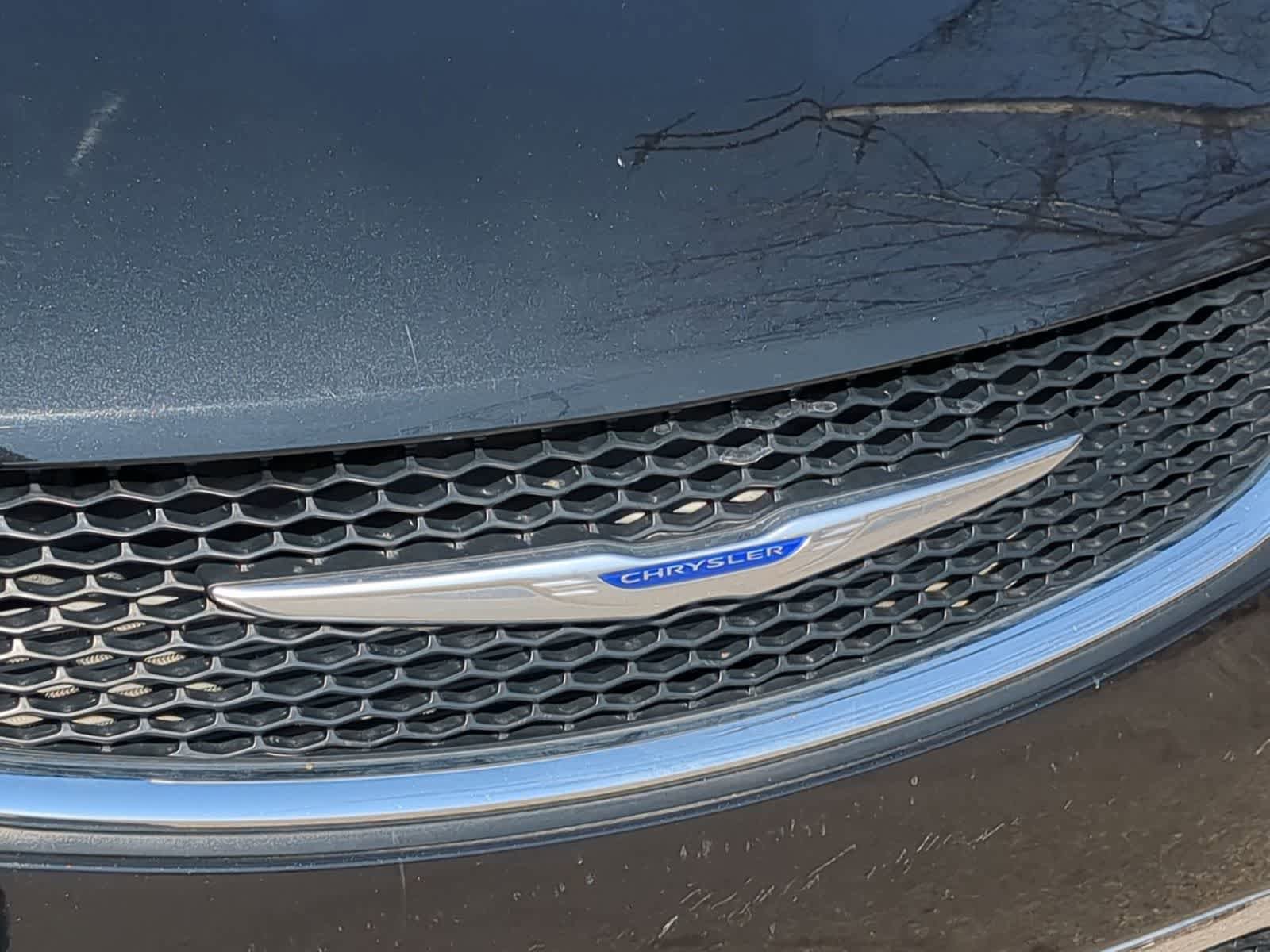 Certified 2020 Chrysler Pacifica Touring-L Plus w/ Tire & Wheel Group image 12