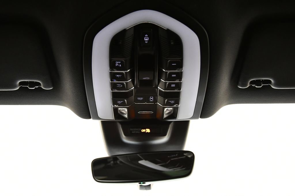 Certified 2025 Porsche Macan Turbo image 32