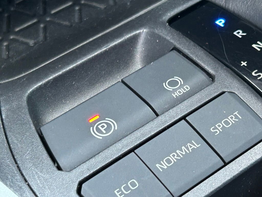 Used 2021 Toyota RAV4 LE image 26