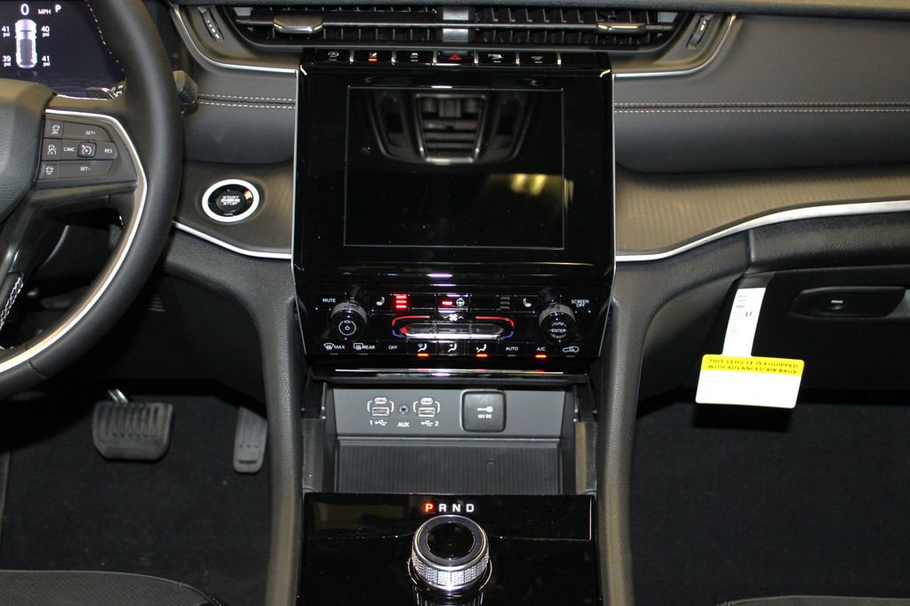 New 2025 Jeep Grand Cherokee Laredo image 13