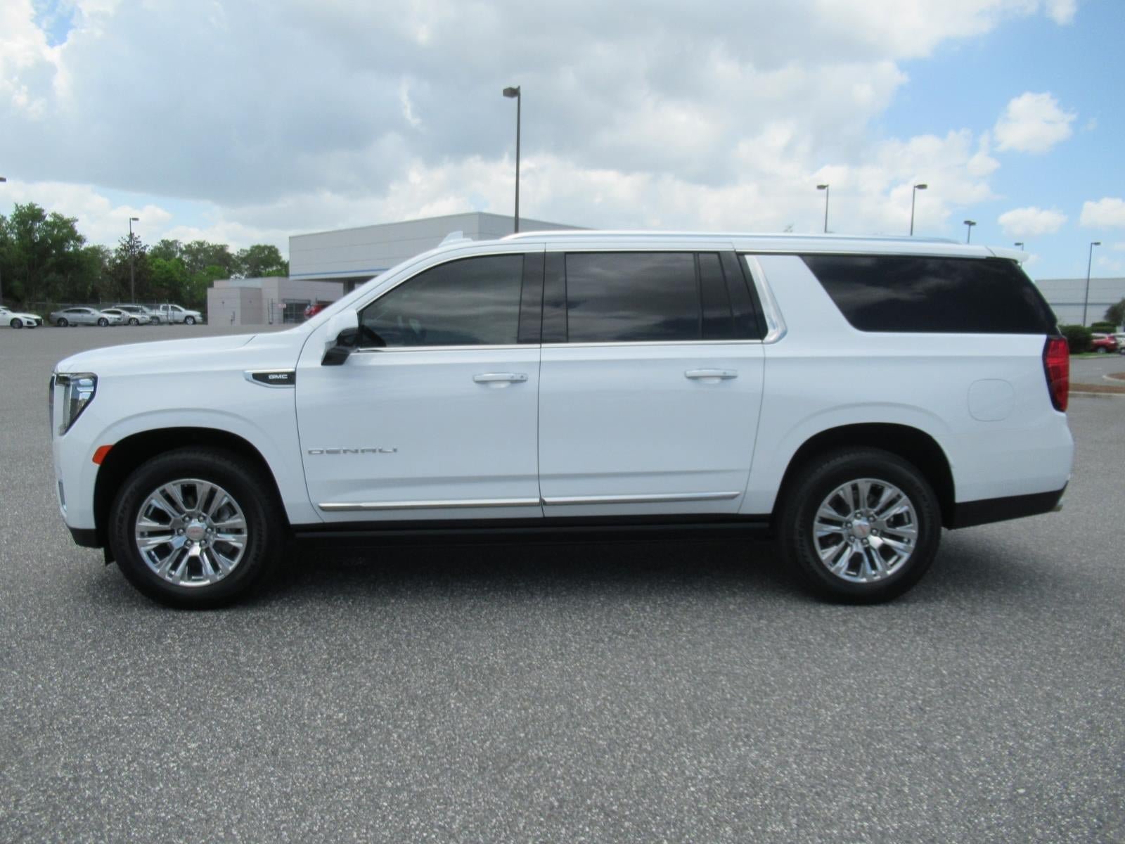 Used 2024 GMC Yukon XL Denali RWD image 4