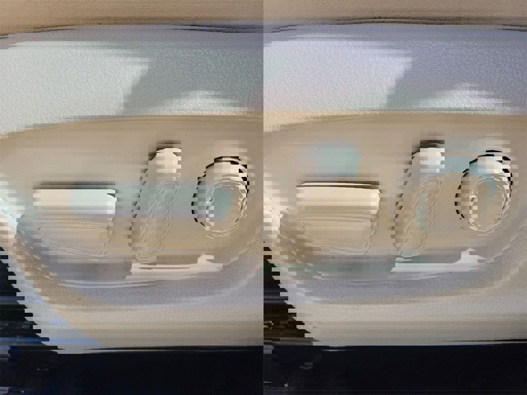 Used 2018 Toyota Camry XLE w/ Driver Assist Package image 17