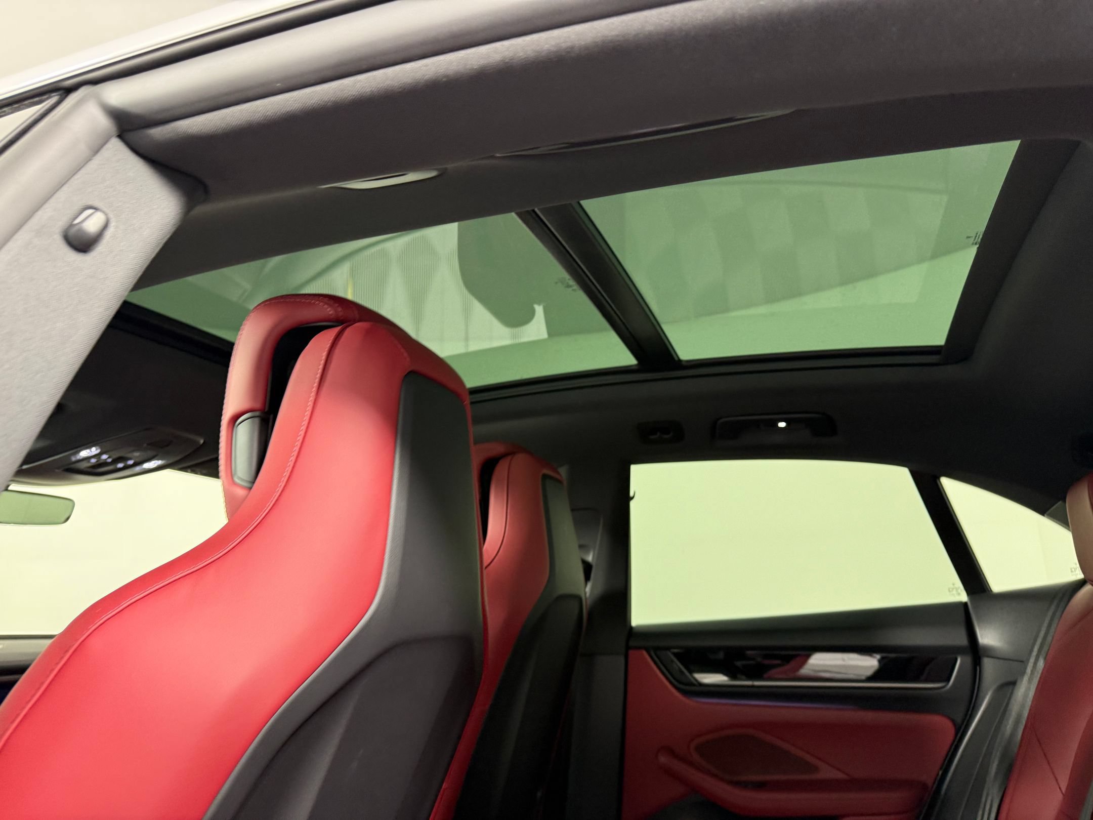 Certified 2026 Porsche Macan Electric RWD image 19