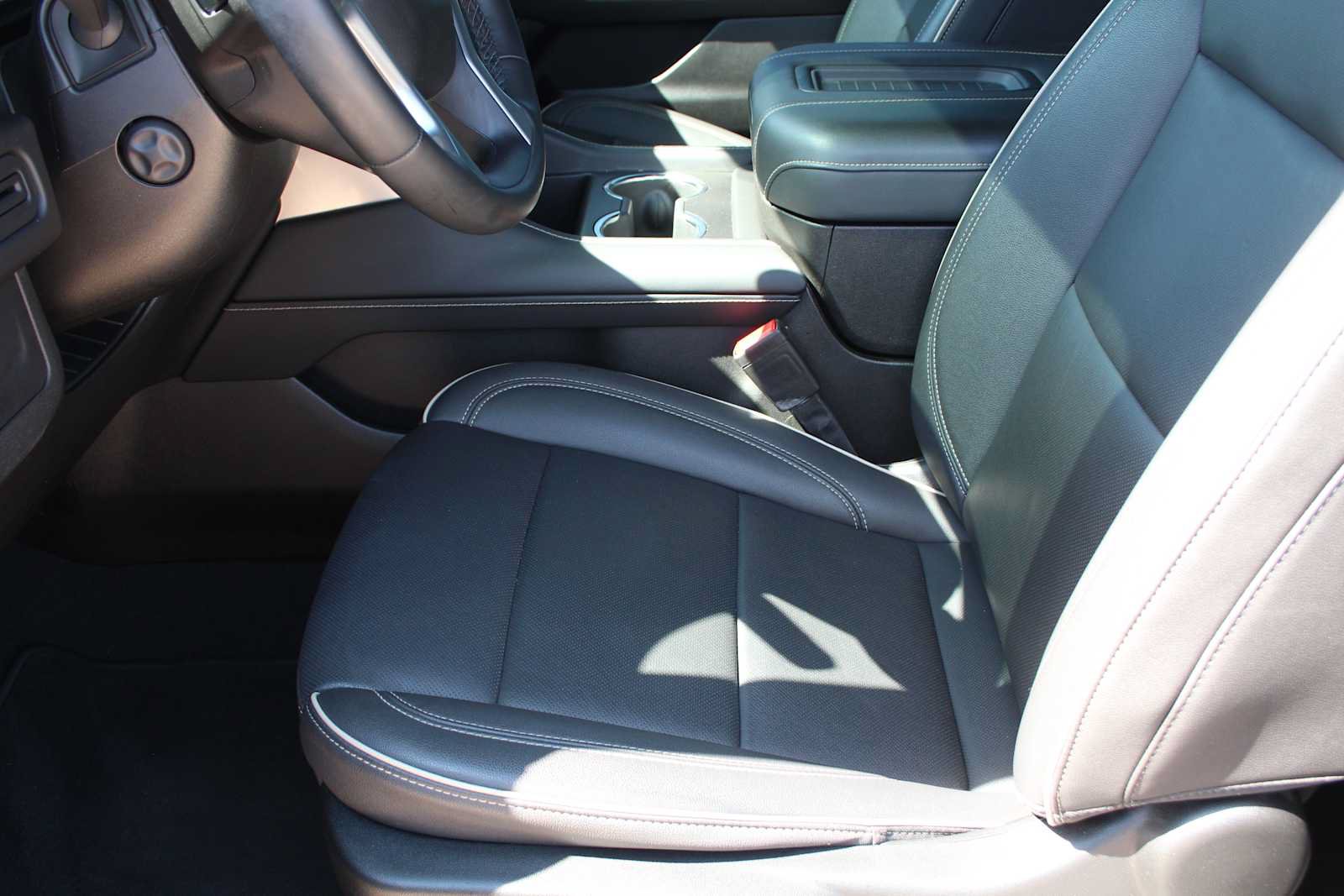 Used 2023 Chevrolet Tahoe Premier AWD/4WD image 34