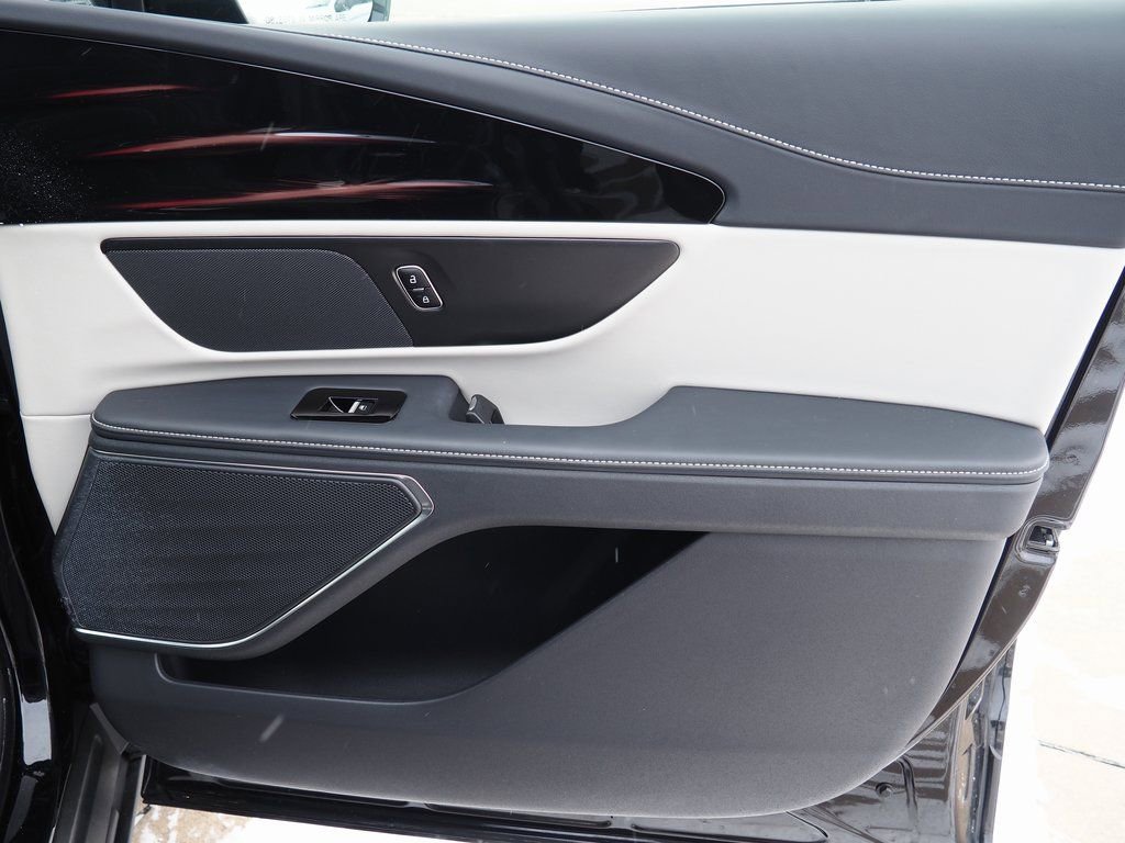 Used 2025 Lincoln Nautilus Premier image 43