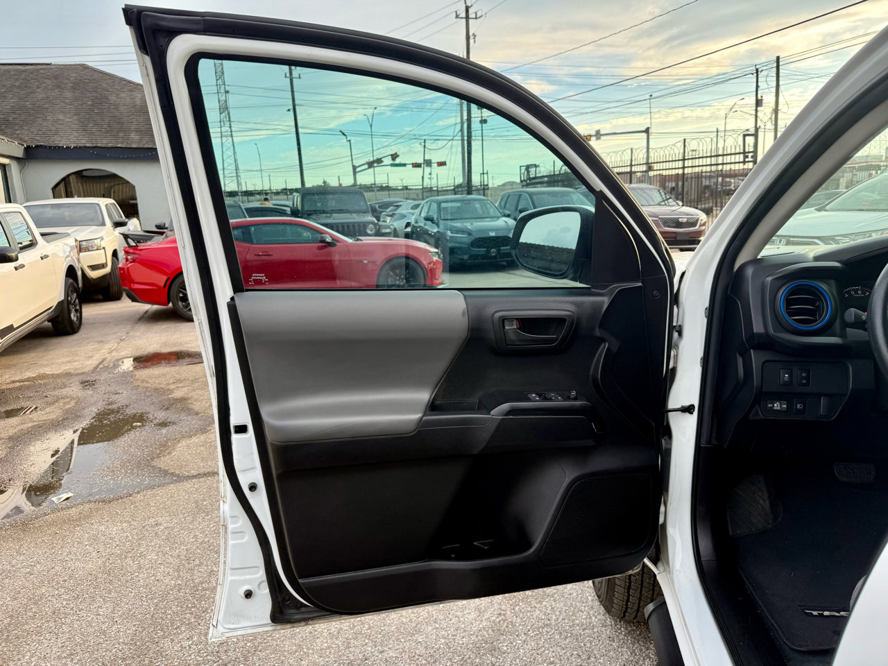 Used 2022 Toyota Tacoma SR image 12