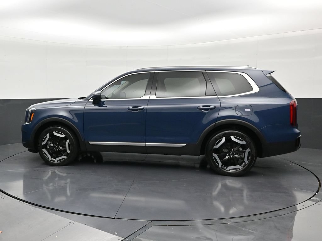 Used 2024 Kia Telluride S FWD image 2